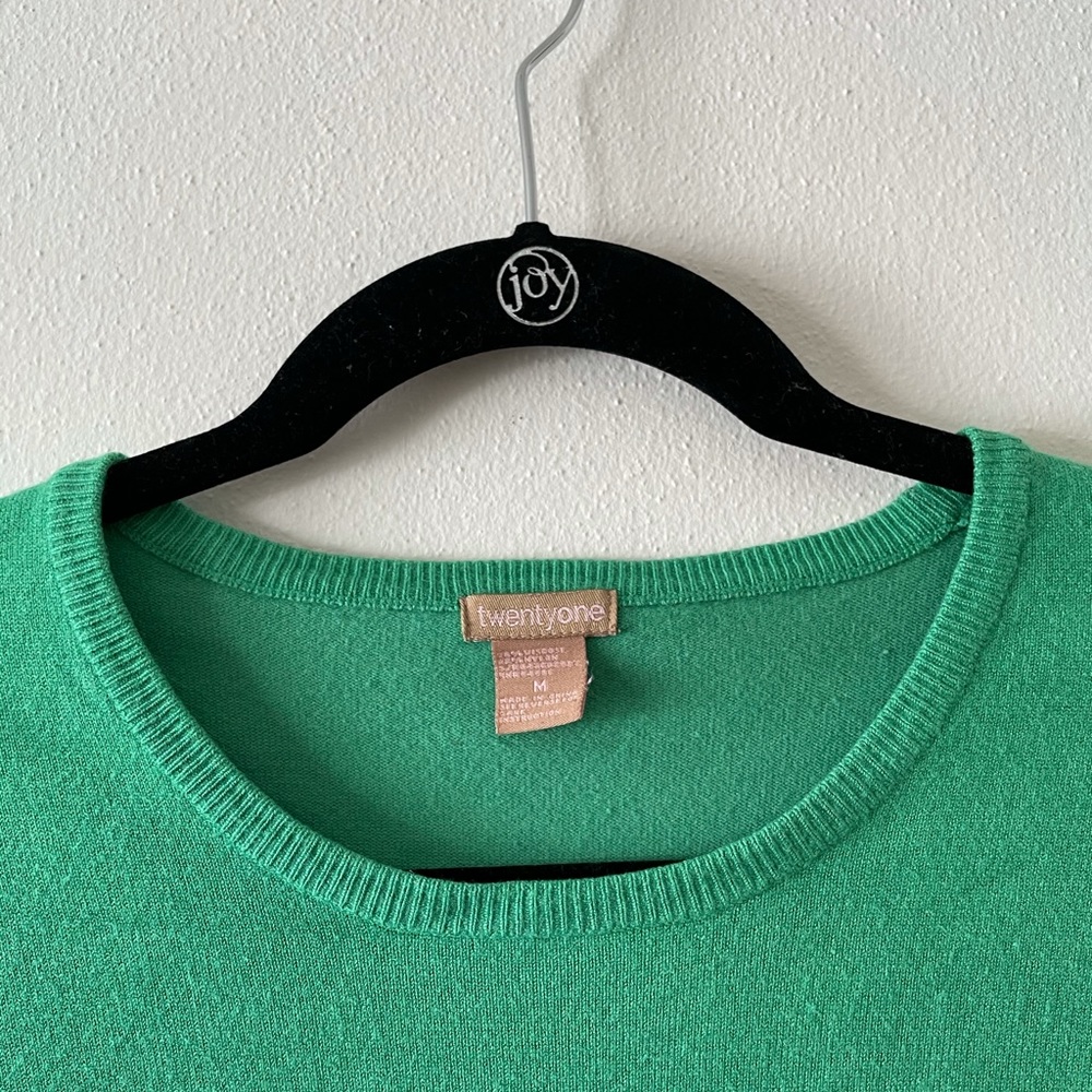 Lowered! 💥 Forever 21 Women’s Green Sweater - Picture 2 of 3